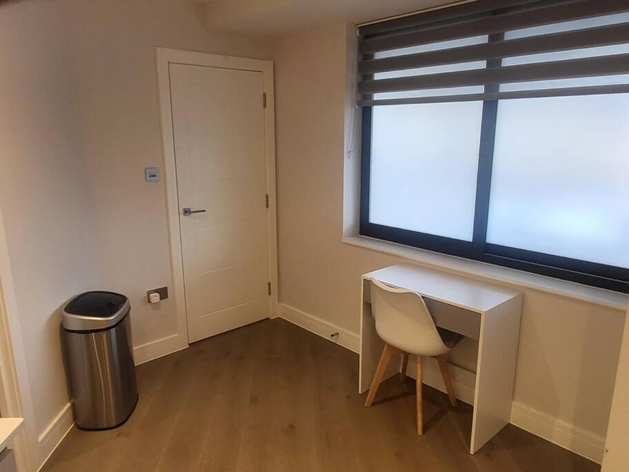 Entire Reigate Apartment Hosted By Pius Exterior foto