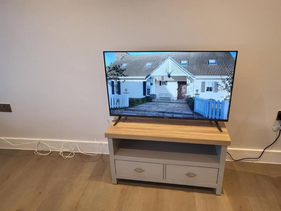 Entire Reigate Apartment Hosted By Pius Exterior foto