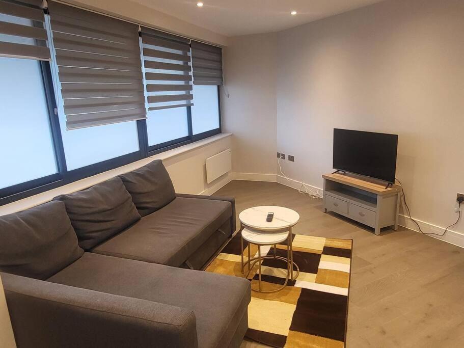 Entire Reigate Apartment Hosted By Pius Exterior foto