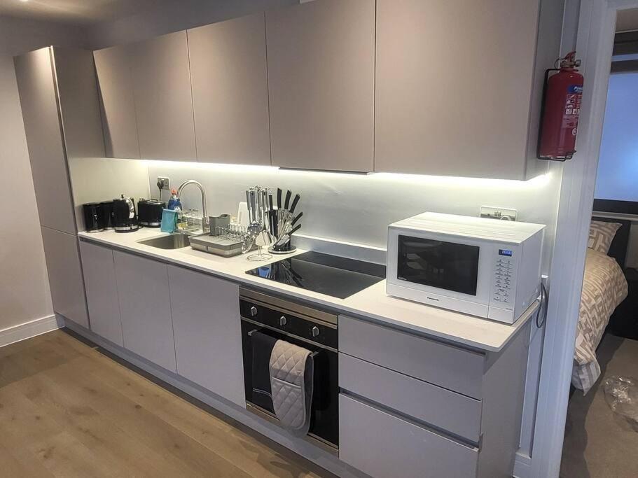 Entire Reigate Apartment Hosted By Pius Exterior foto