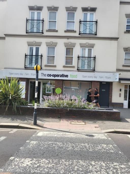 Entire Reigate Apartment Hosted By Pius Exterior foto
